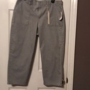 Light gray capris